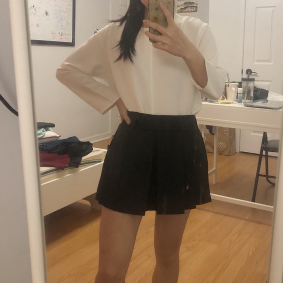 Pleated skort - Picture 3 of 3